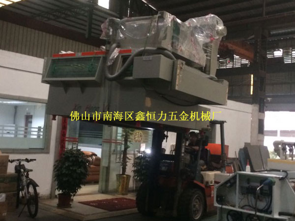 福建客户不锈钢锅片蚀刻机装车发货！