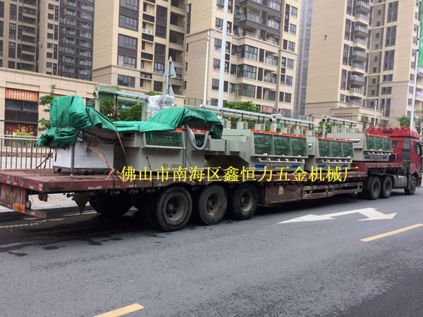 福建客户不锈钢锅片蚀刻机装车发货！